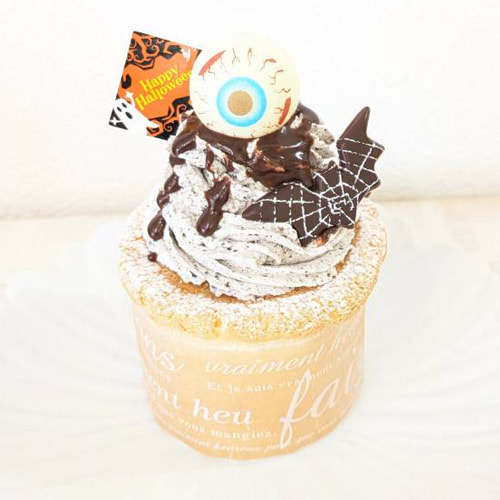 富士市かわいいケーキ屋さんテテ(tete)のカップケーキ・ハロウィン限定目玉のクッキークリーム