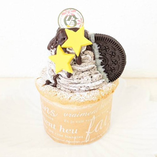 富士市かわいいケーキ屋テテのクッキークリームのカップケーキ