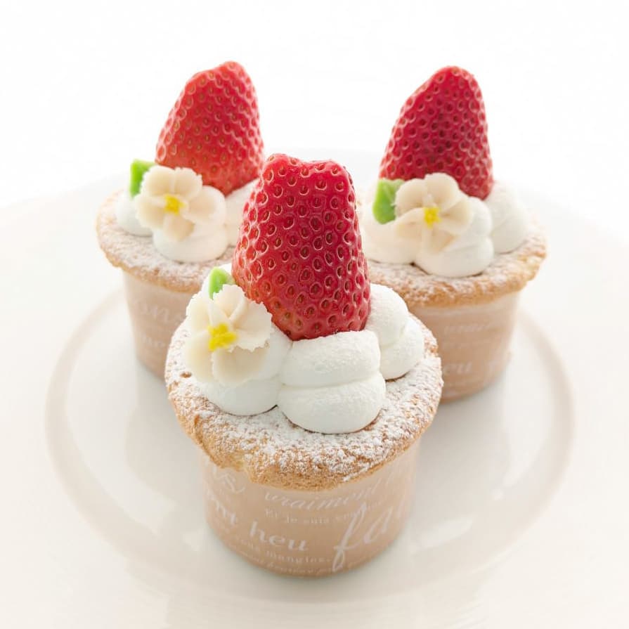 富士市かわいいケーキ屋さんテテのお年賀におすすめのカップケーキ・いちごショート