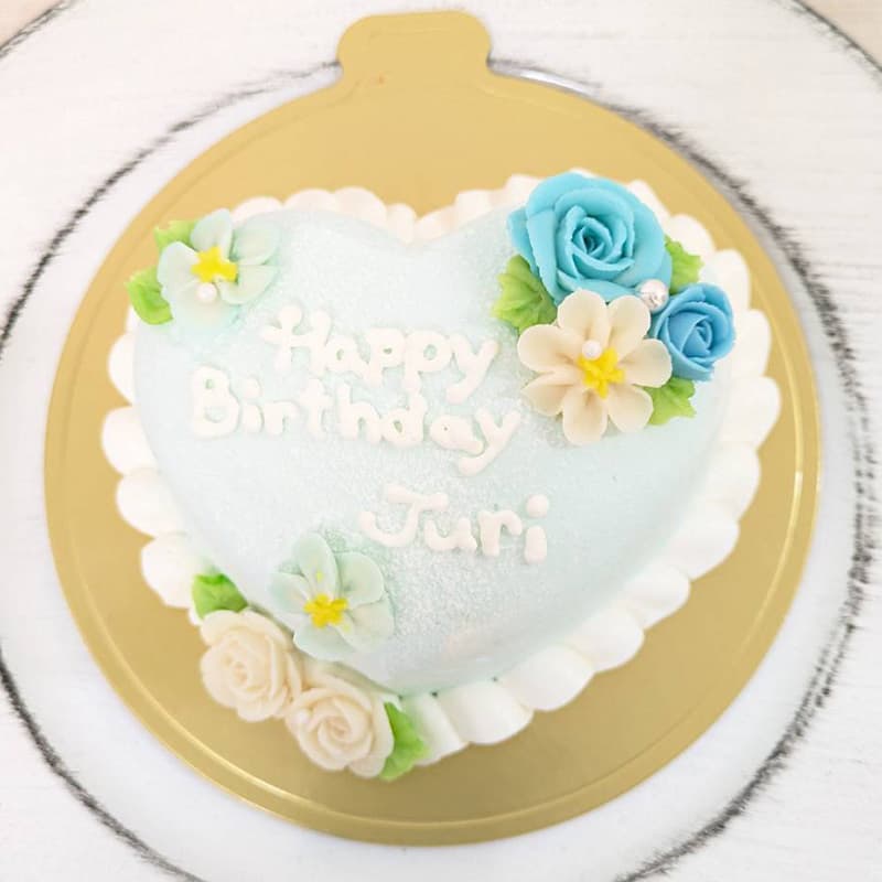 富士市かわいいケーキ屋さんテテのブルーの花のハート型ホールケーキ